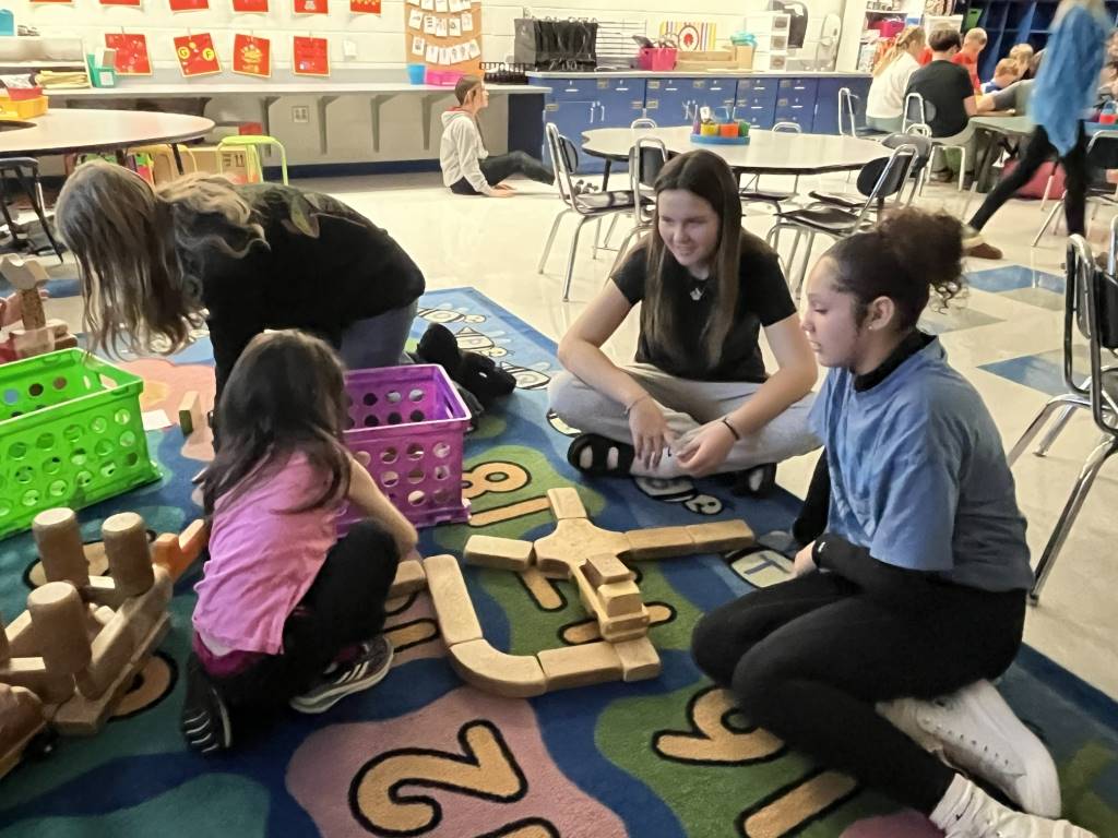 Mrs. Byrd's 7th Grade Students Help with Kindergarten Classes