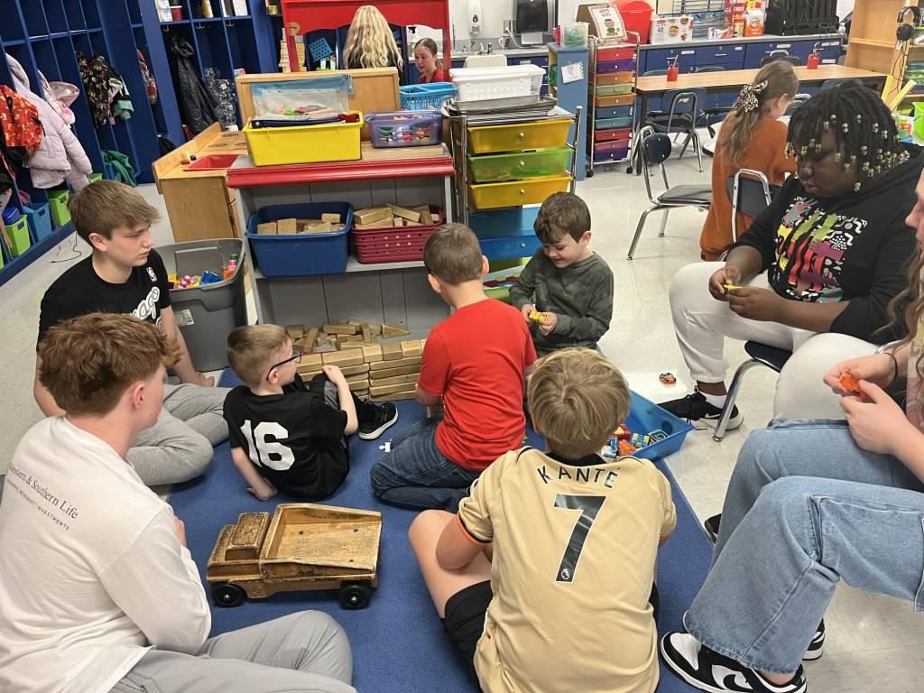 Mrs. Byrd's 7th Grade Students Help with Kindergarten Classes